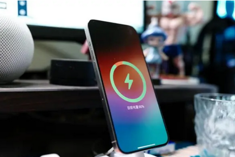 郸城苹果15换屏服务分享用什么充电器给iPhone15充电更好 